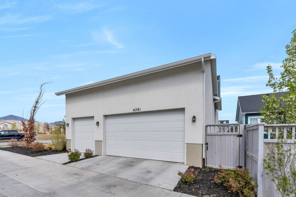 6281 W COPPER HAWK DR South Jordan, UT 84009