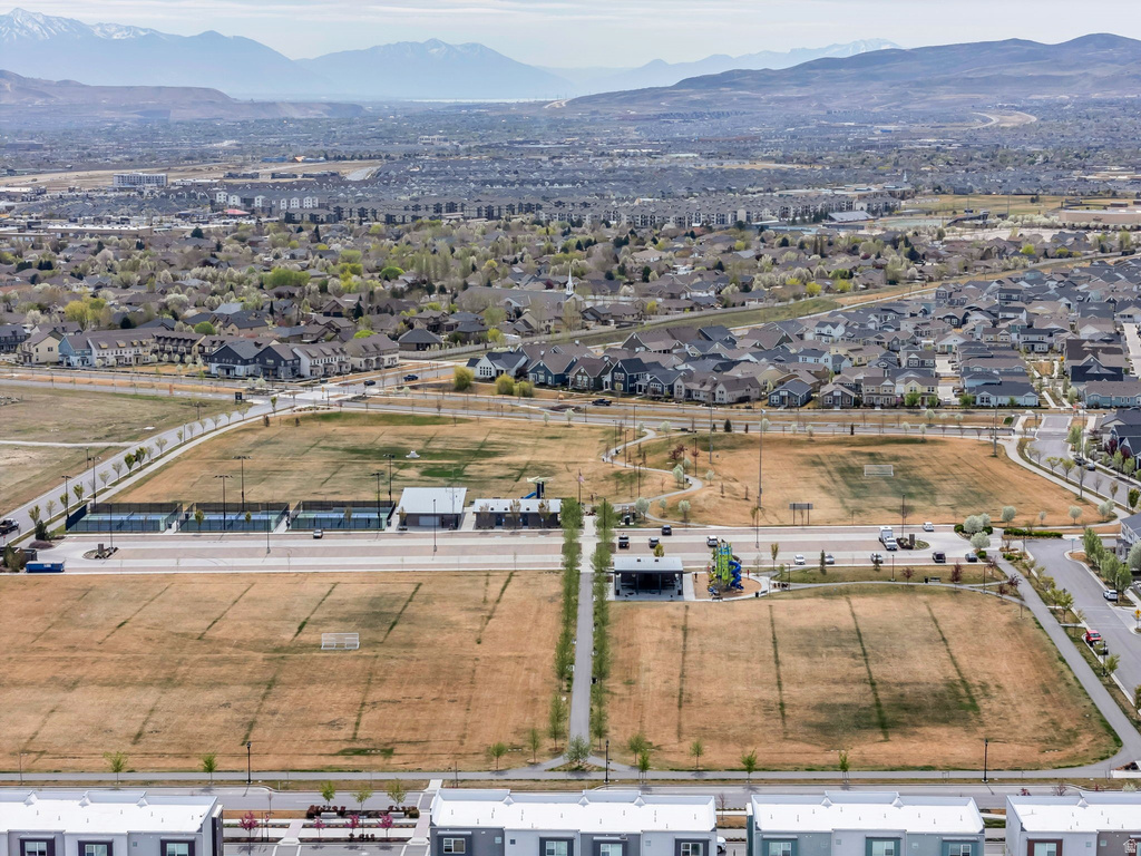 6281 W COPPER HAWK DR South Jordan, UT 84009