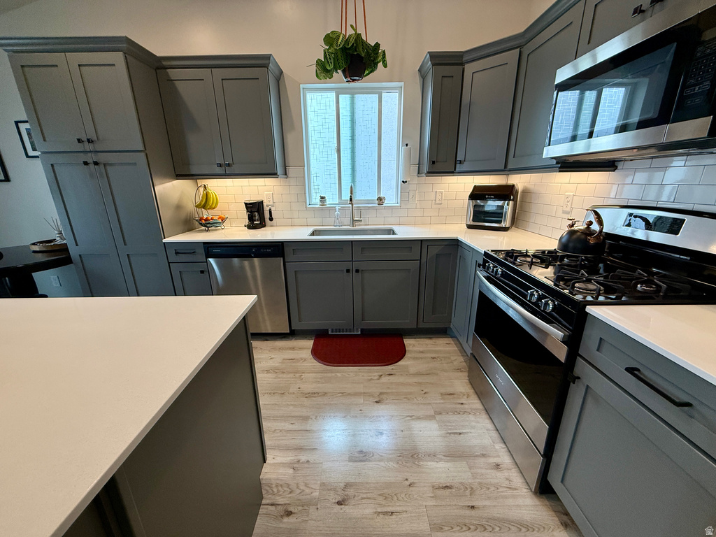 128 N FOXMOOR WAY Saratoga Springs, UT 84045