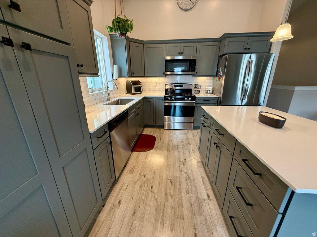 128 N FOXMOOR WAY Saratoga Springs, UT 84045