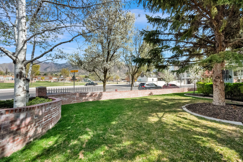 2198 E IVERSON WOODS PL Holladay, UT 84117