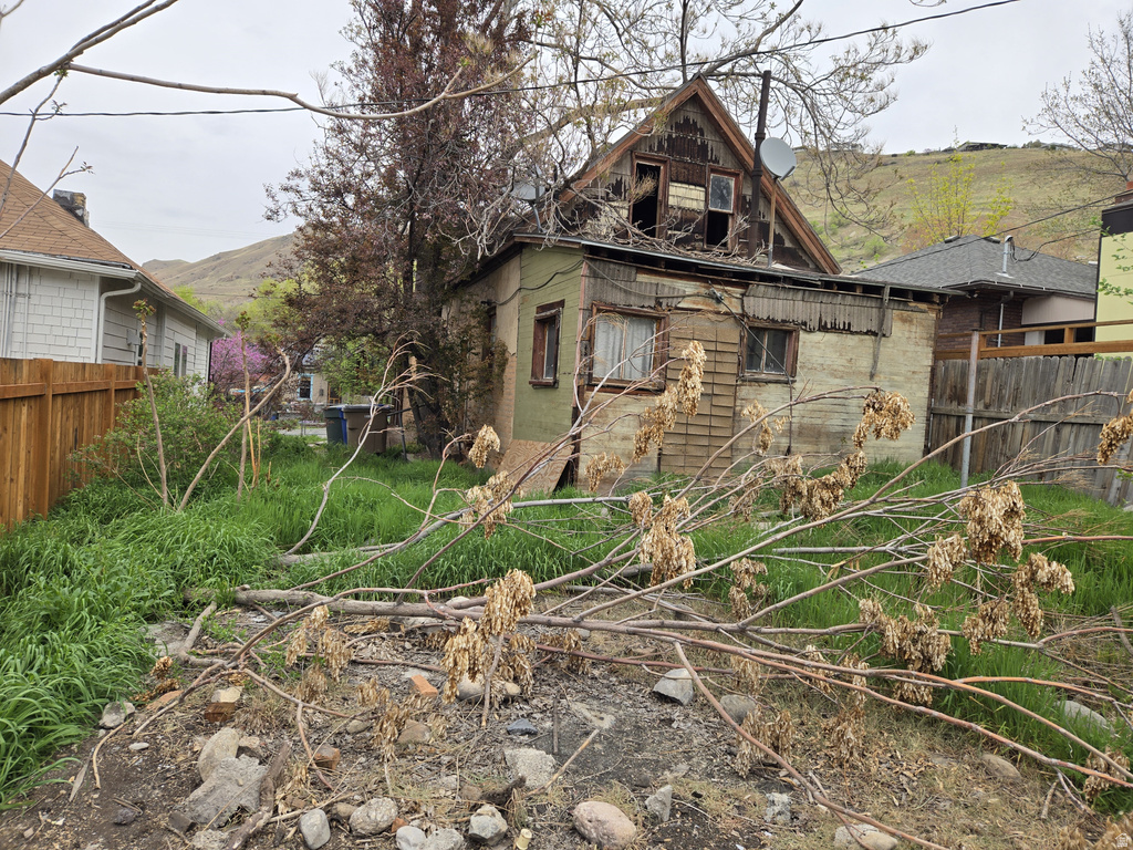 225 W FERN AVE Salt Lake City, UT 84103