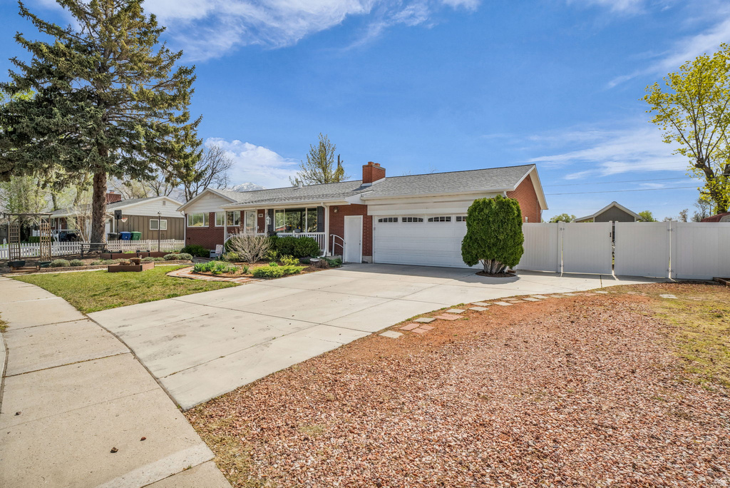 1018 E SAGEHILL DR Holladay, UT 84124