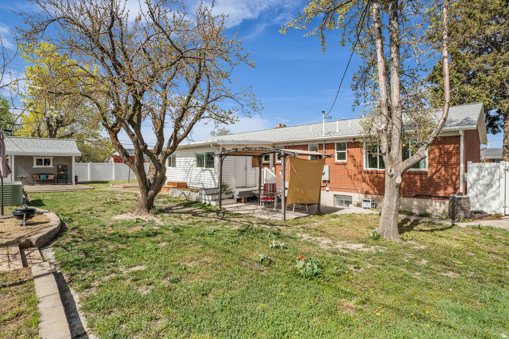 1018 E SAGEHILL DR Holladay, UT 84124