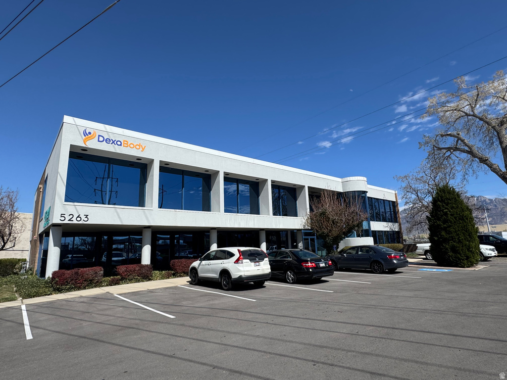 5263 S Commerce Dr, Murray, UT 84107