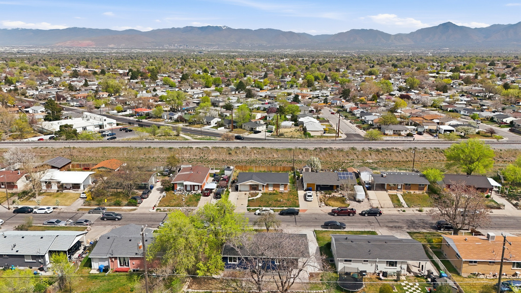 5336 S CHARLOTTE AVE Salt Lake City, UT 84118
