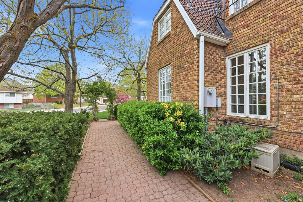 8620 S 1185 E Sandy, UT 84094