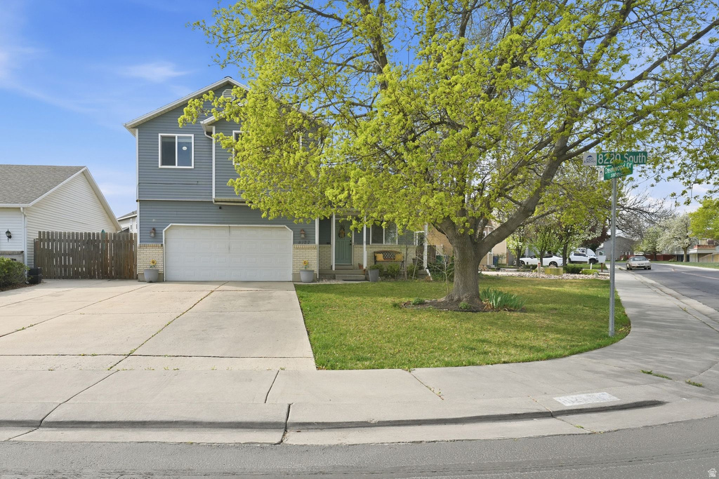 8127 S CREEKWOOD DR West Jordan, UT 84088