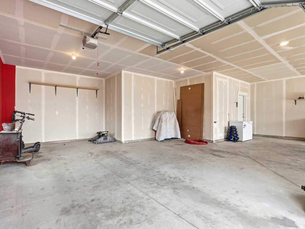 2429 W 2900 N Farr West, UT 84404