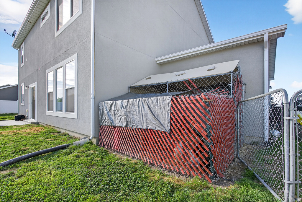 2429 W 2900 N Farr West, UT 84404