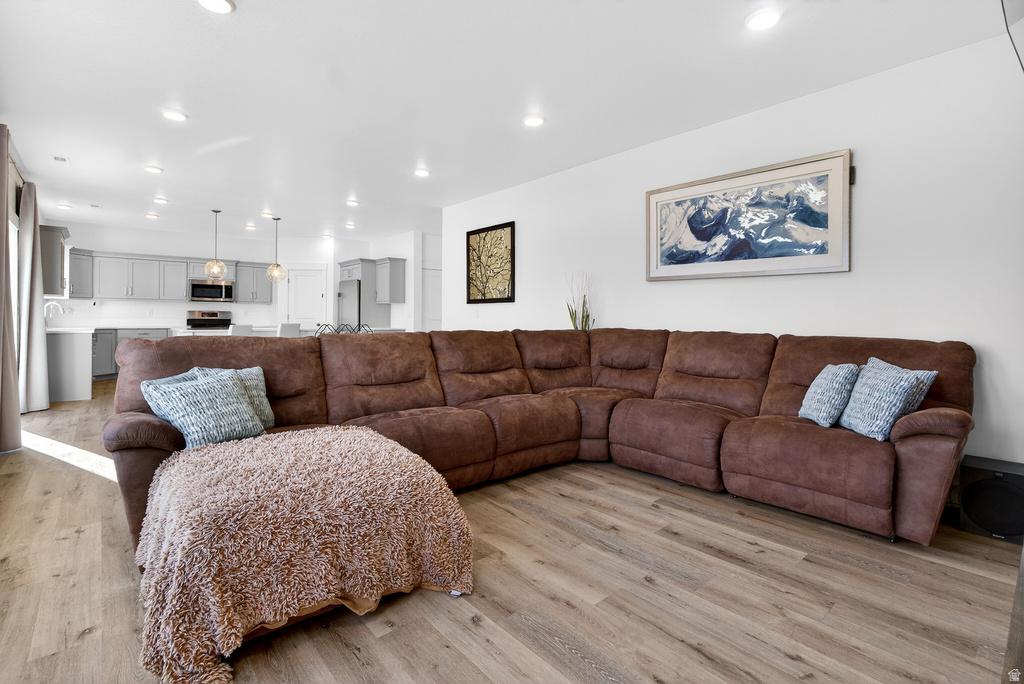 2429 W 2900 N Farr West, UT 84404