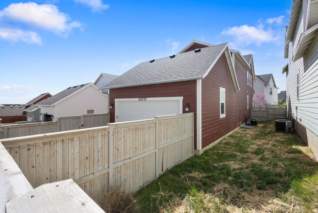 10737 S LAKE TERRACE AVE South Jordan, UT 84009