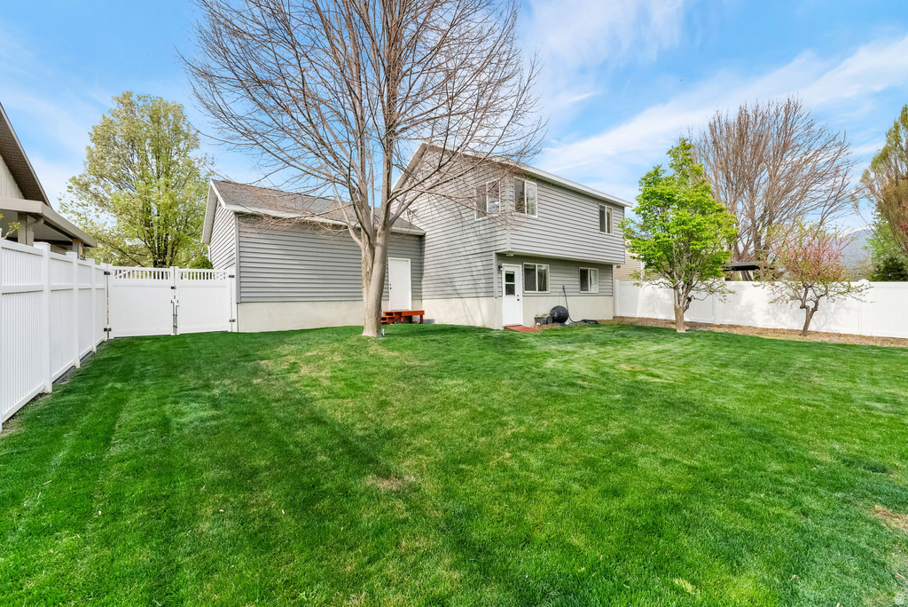 1445 W SILVERCREEK DR Layton, UT 84041