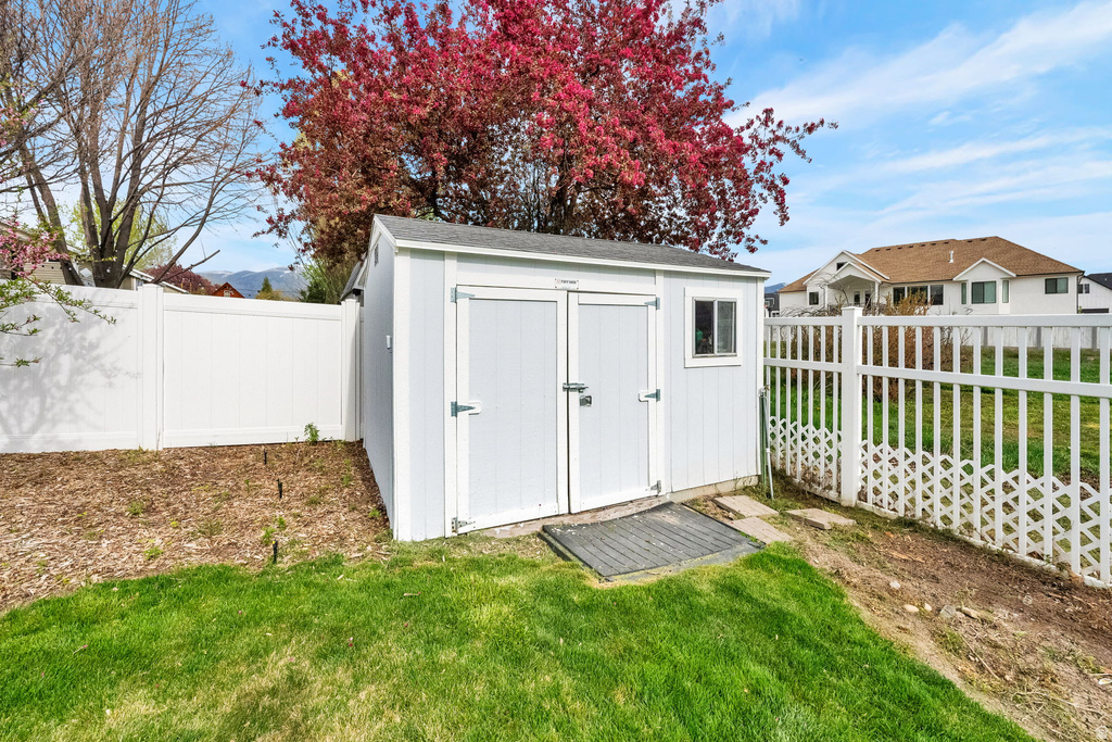 1445 W SILVERCREEK DR Layton, UT 84041