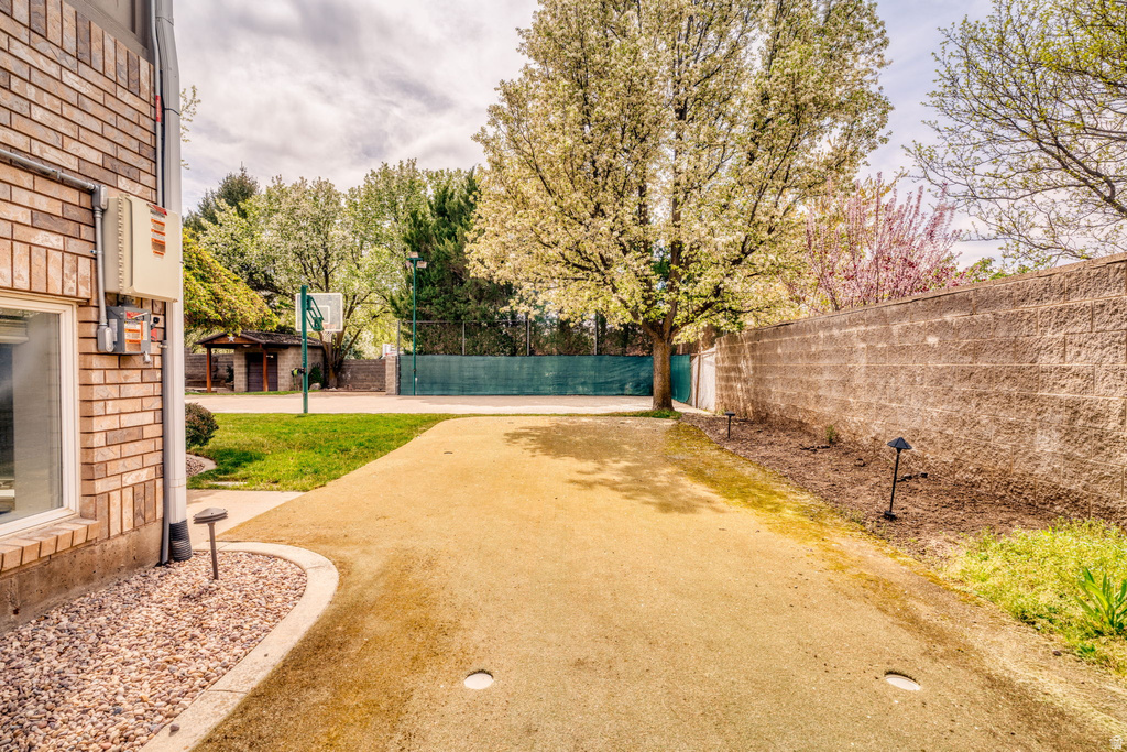 63 W 1750 N Centerville, UT 84014