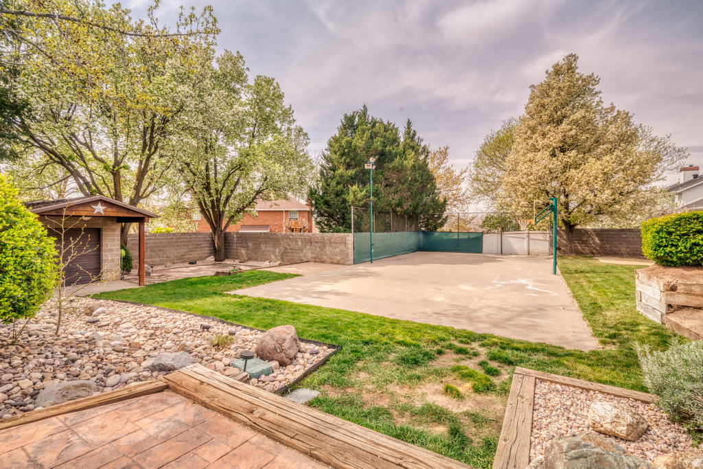 63 W 1750 N Centerville, UT 84014