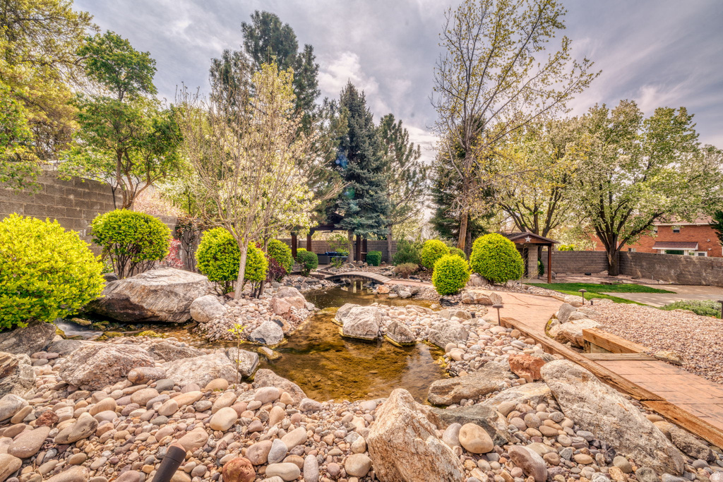 63 W 1750 N Centerville, UT 84014