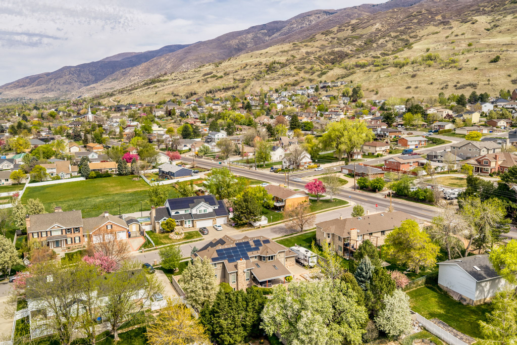 63 W 1750 N Centerville, UT 84014