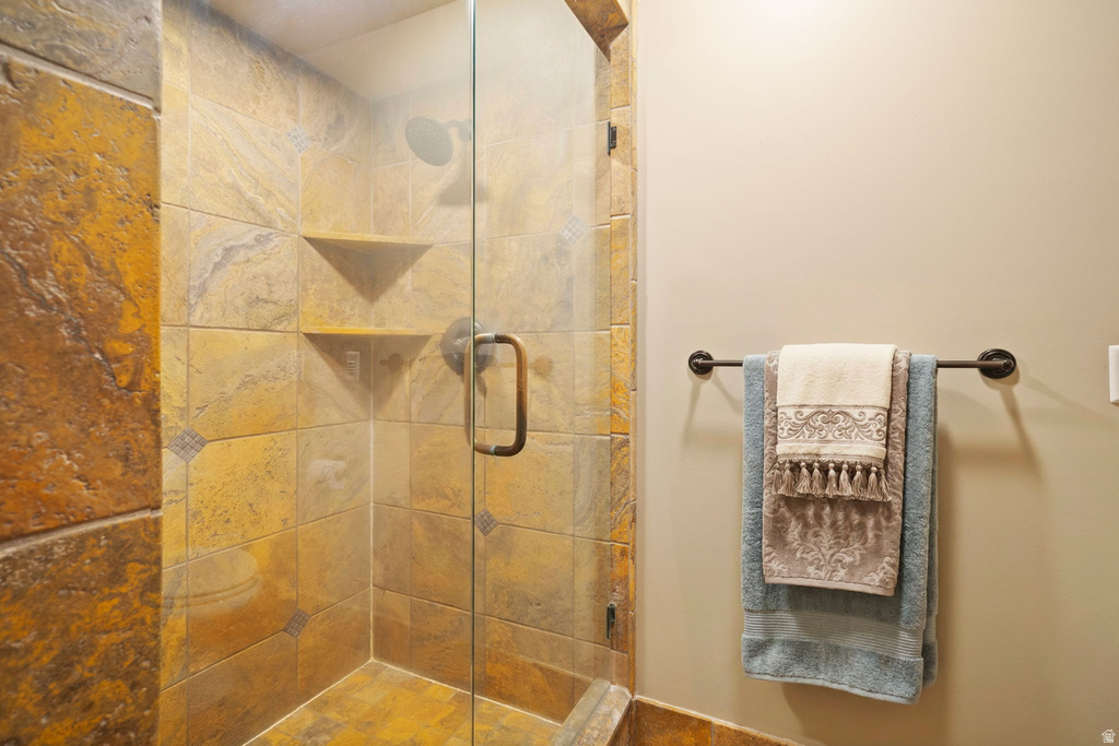 63 W 1750 N Centerville, UT 84014