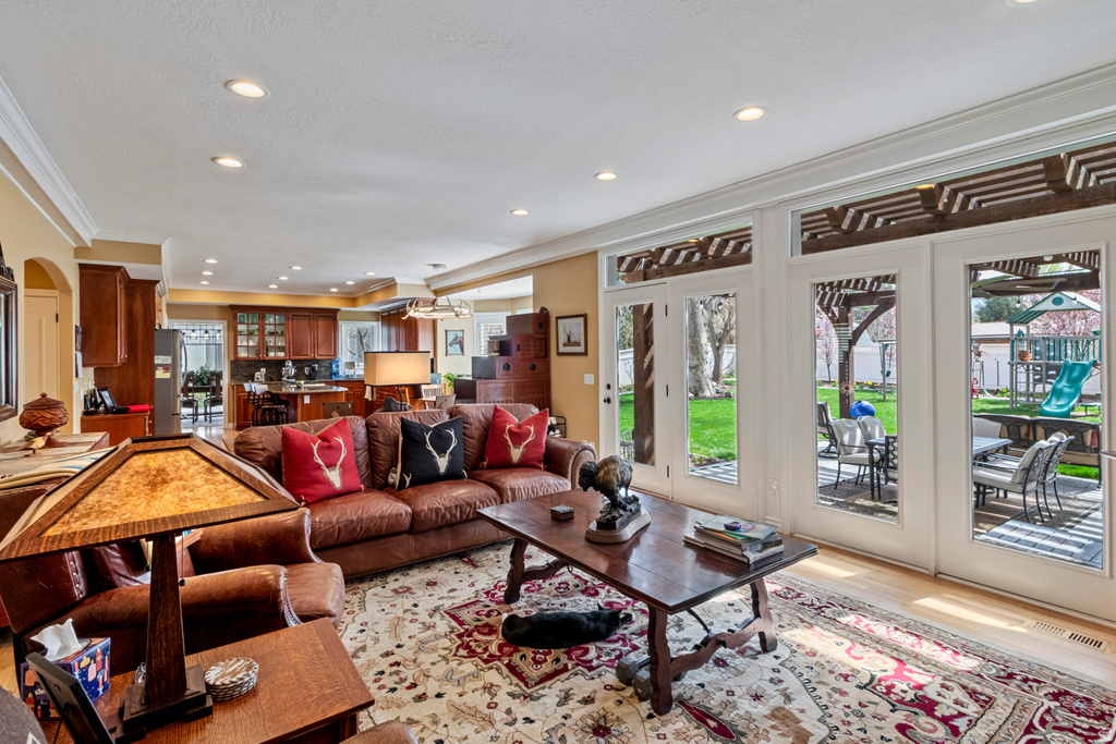 1938 E VINTAGE WOODS CT Holladay, UT 84117