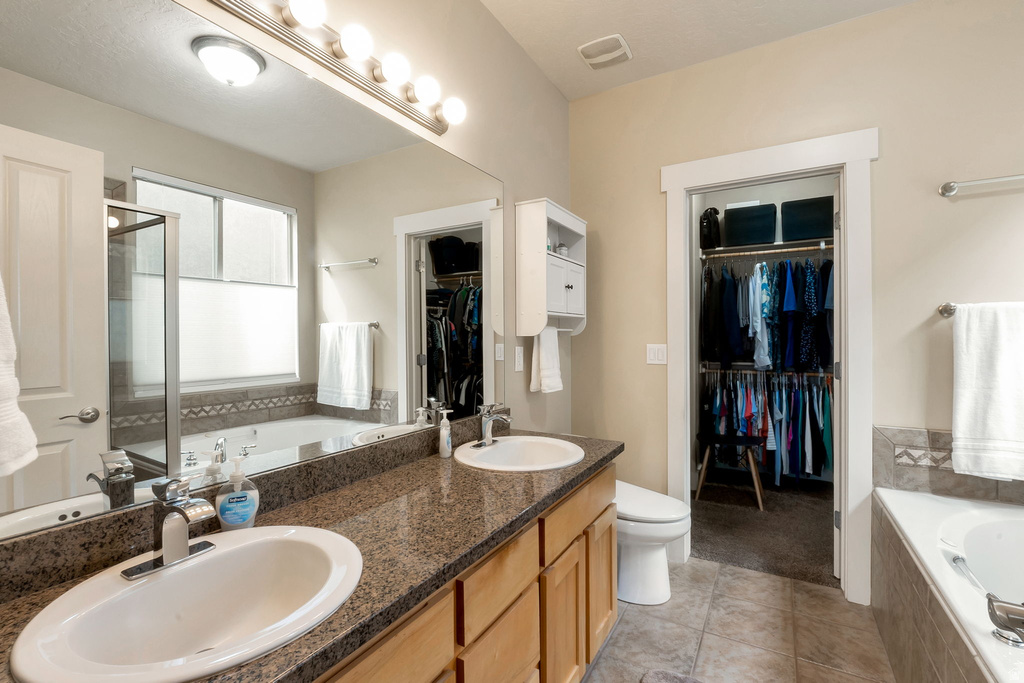 10272 S EAGLE CLIFF WAY Sandy, UT 84092