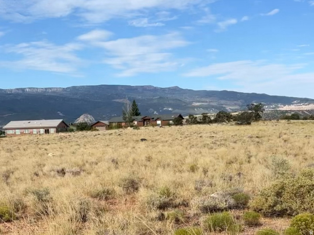 829 E 200 N Torrey, UT 84775