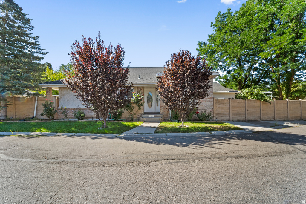 1522 E AMBLEWOOD LN Millcreek, UT 84124