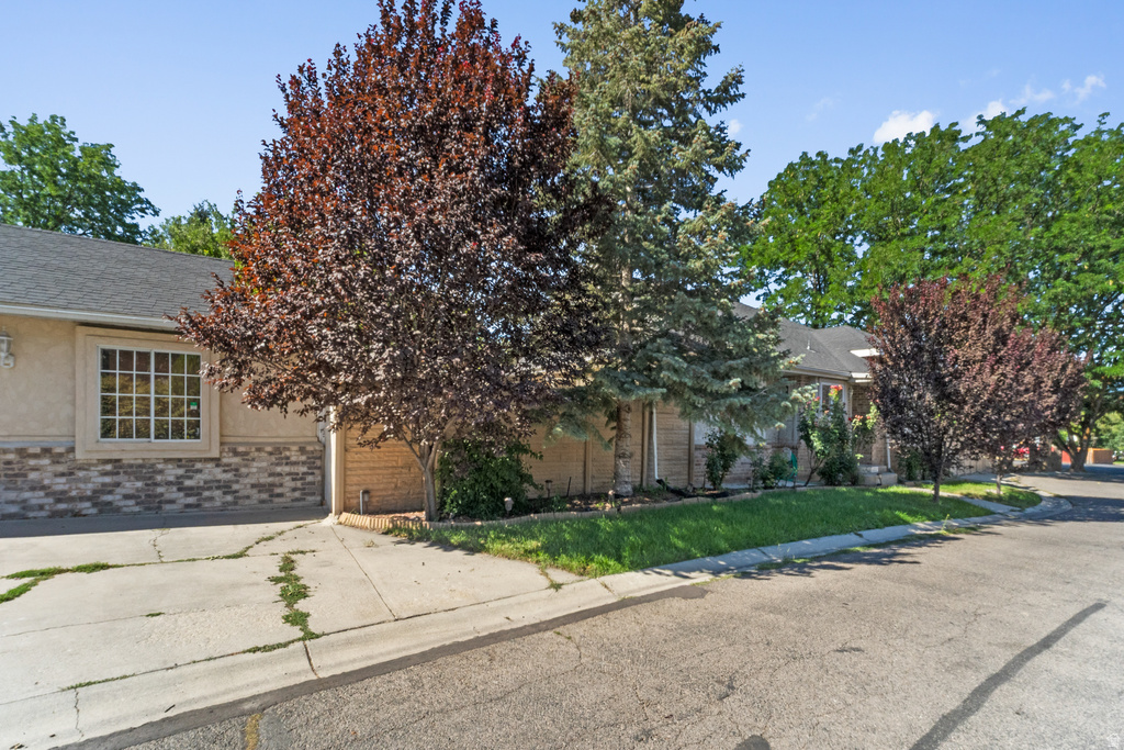 1522 E AMBLEWOOD LN Millcreek, UT 84124
