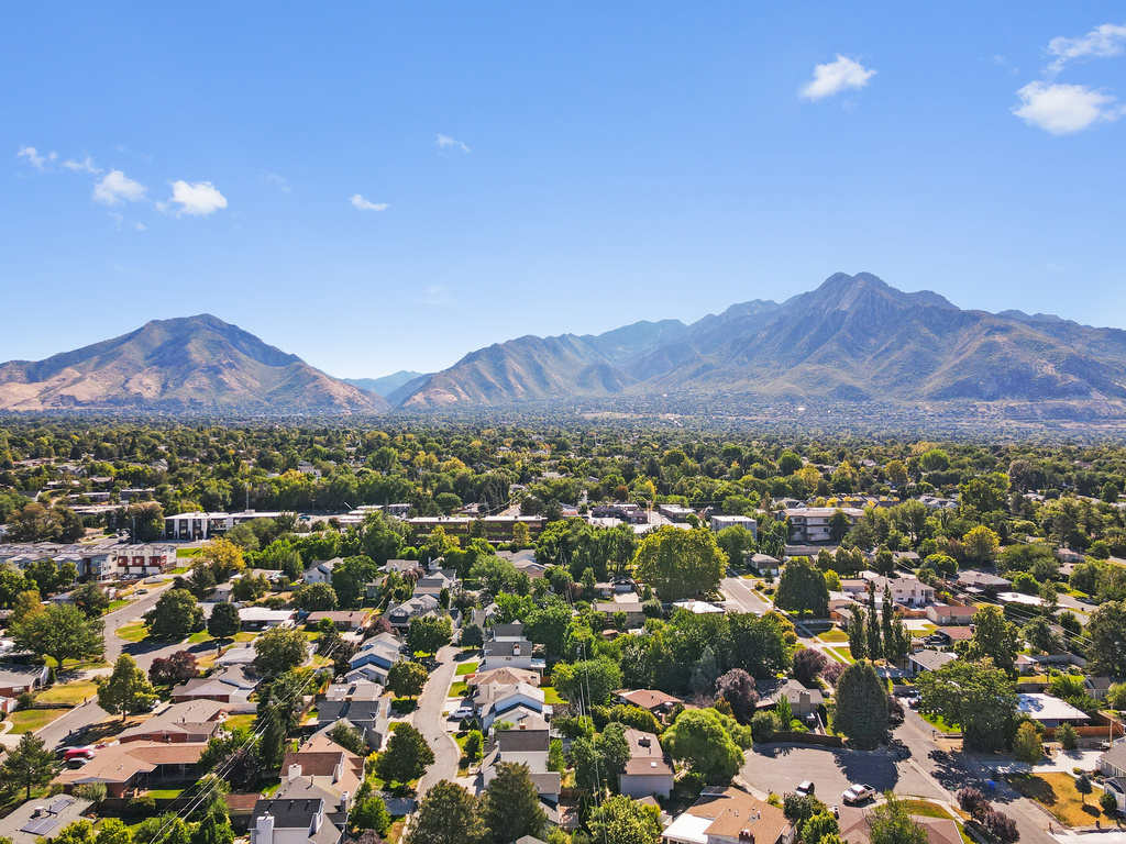 1522 E AMBLEWOOD LN Millcreek, UT 84124