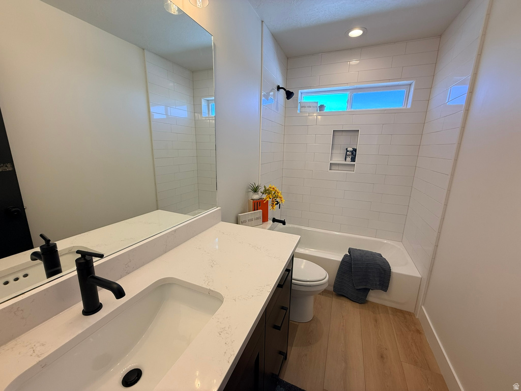 2405 W 3200 N Farr West, UT 84404