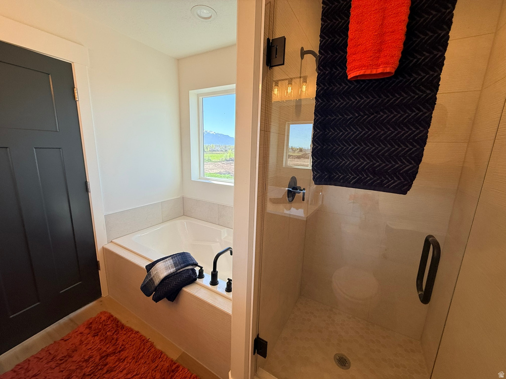 2405 W 3200 N Farr West, UT 84404