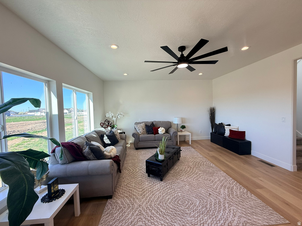 2405 W 3200 N Farr West, UT 84404