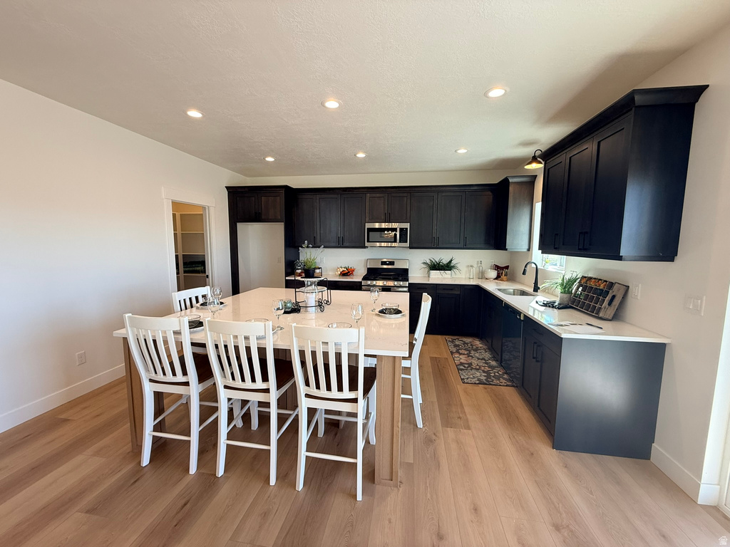 2405 W 3200 N Farr West, UT 84404