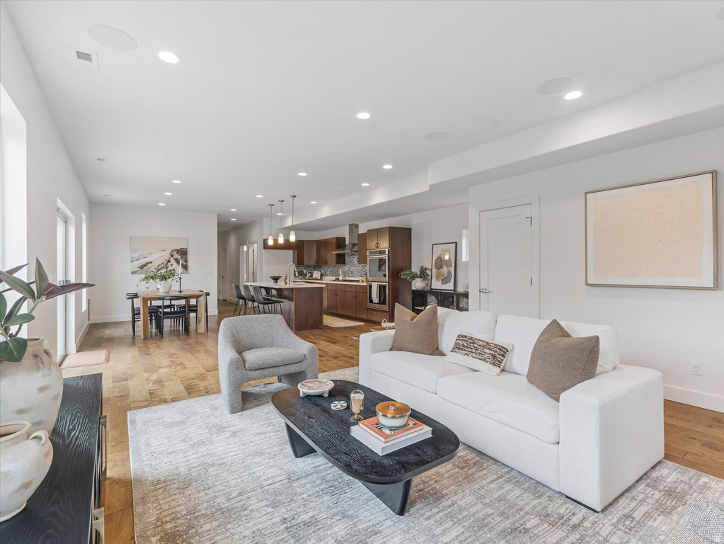 1738 S WINDSOR ST Salt Lake City, UT 84105