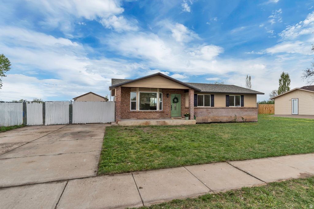2575 N 2250 W Farr West, UT 84404