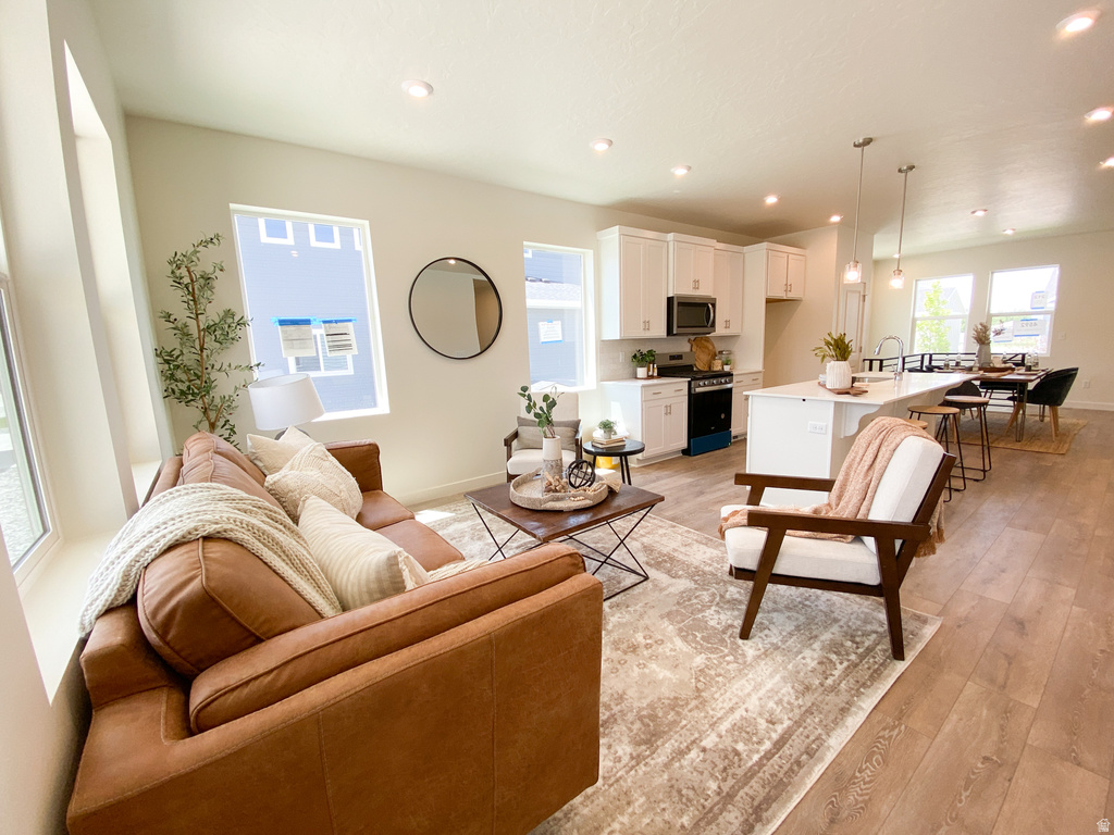 5228 S CENTURY WAY Riverdale, UT 84405