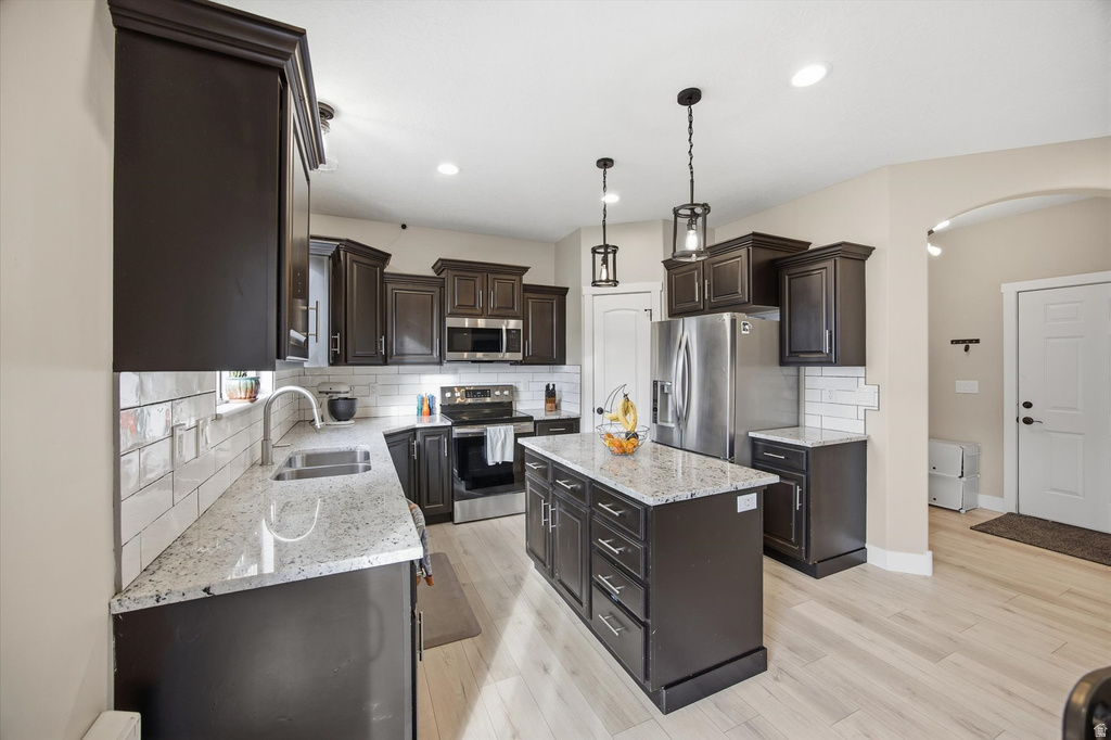 358 LAKEVIEW DR Lehi, UT 84043