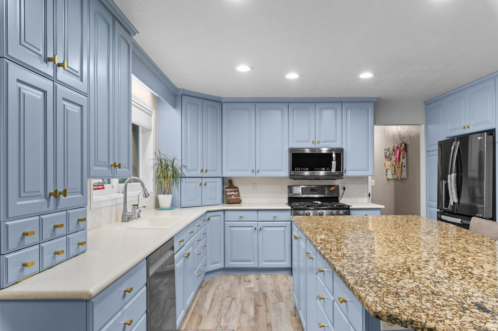 9618 S RUSKIN CIR Sandy, UT 84092