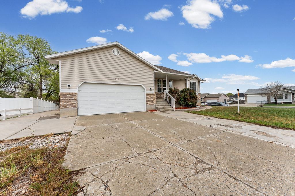 6370 W SETTLERS POINT DR West Valley City, UT 84128