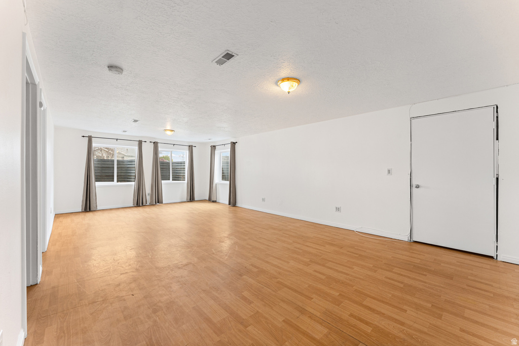 6370 W SETTLERS POINT DR West Valley City, UT 84128