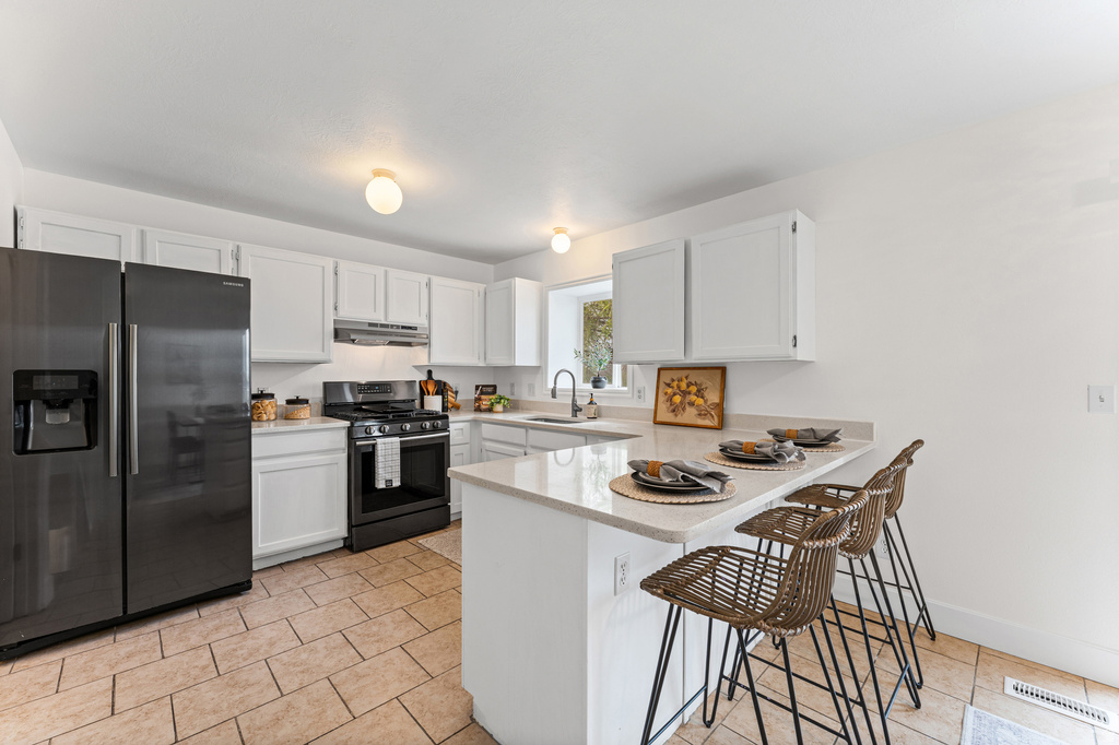 6370 W SETTLERS POINT DR West Valley City, UT 84128