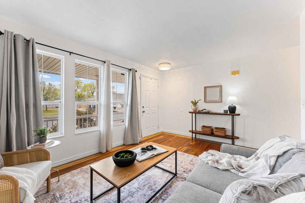 6370 W SETTLERS POINT DR West Valley City, UT 84128