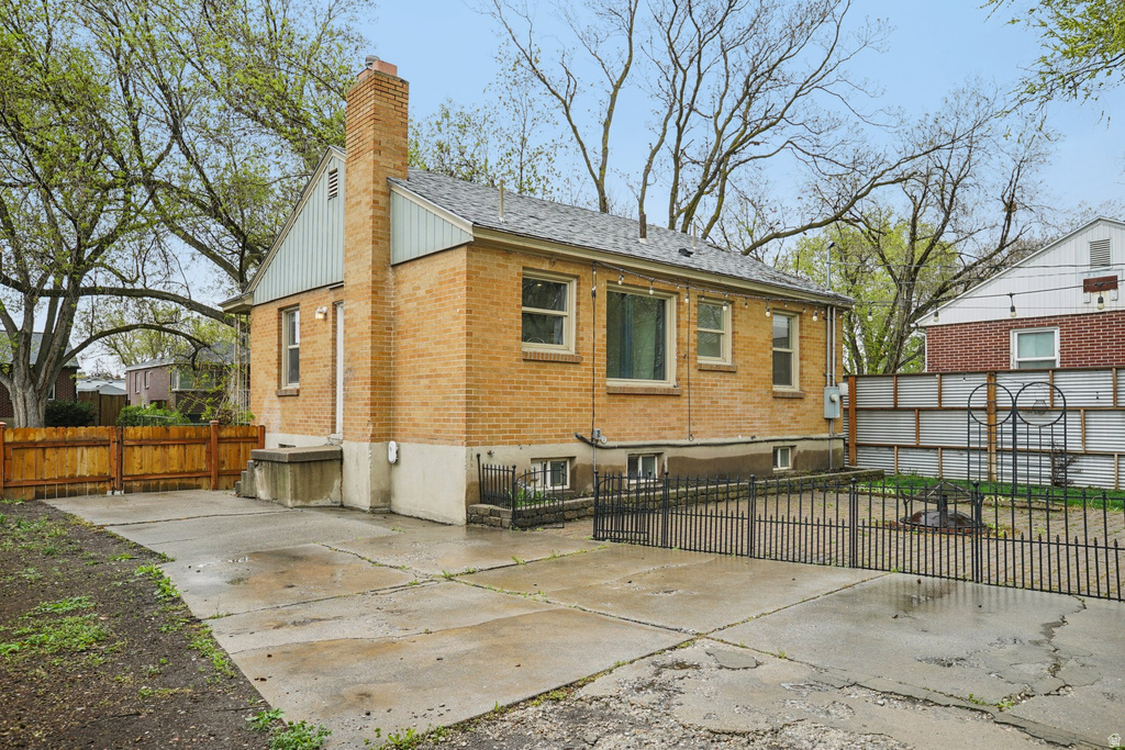 1379 S UTAHNA DR Salt Lake City, UT 84104