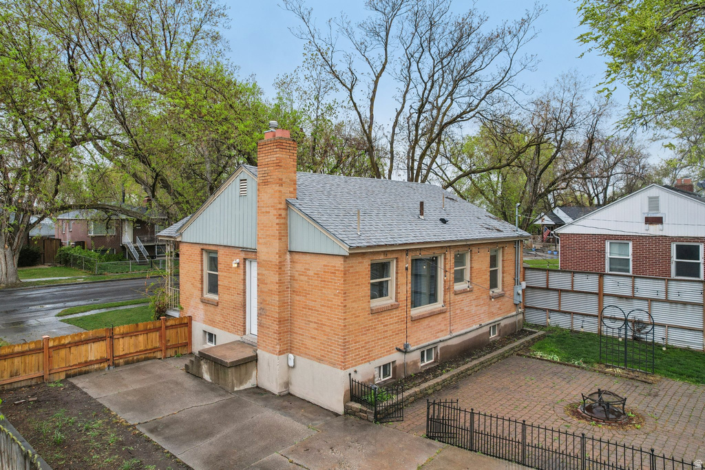 1379 S UTAHNA DR Salt Lake City, UT 84104