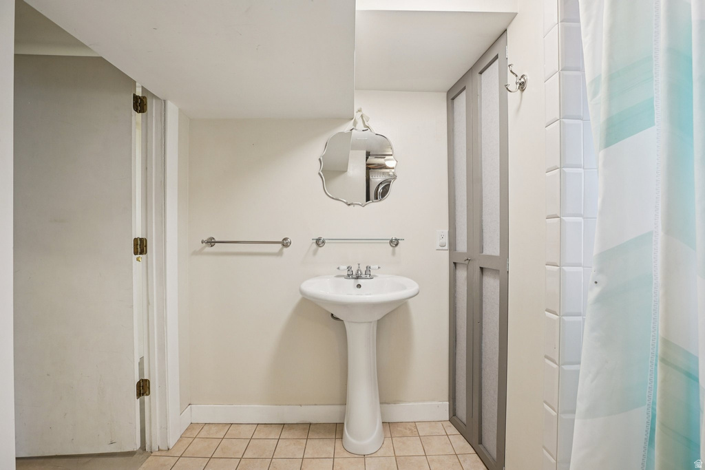 1379 S UTAHNA DR Salt Lake City, UT 84104