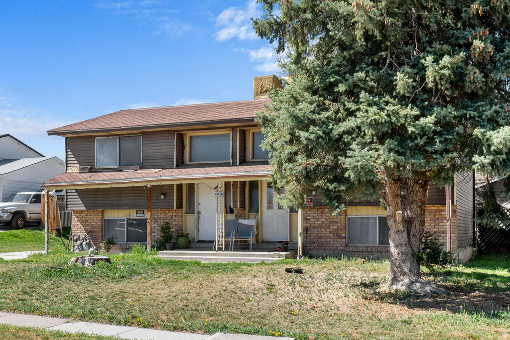 4438 S DEAN CIR West Valley City, UT 84120