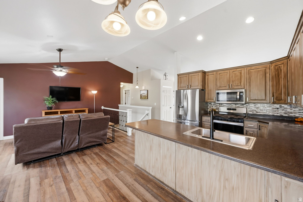 445 S SUNSET DR Kaysville, UT 84037