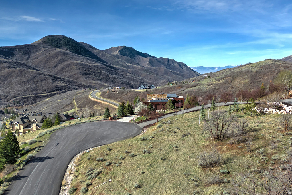 6219 E DONNER TRAIL CIR Salt Lake City, UT 84108