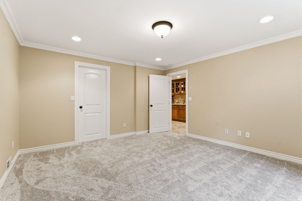 6385 S SHENANDOAH PARK AVE Salt Lake City, UT 84121