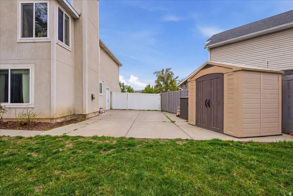 7975 S SHOWCASE LN Sandy, UT 84094